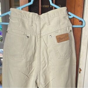 Wrangler Tan Chinos Versatile Style